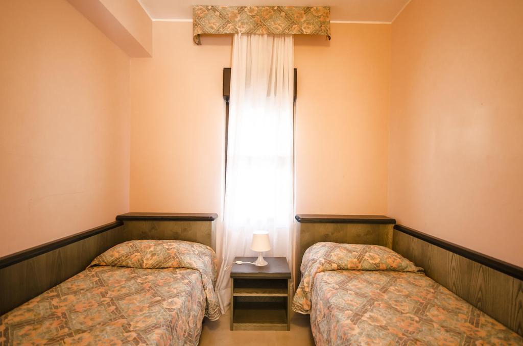 Hotel Torre Del Sole Tarquinia Zimmer foto