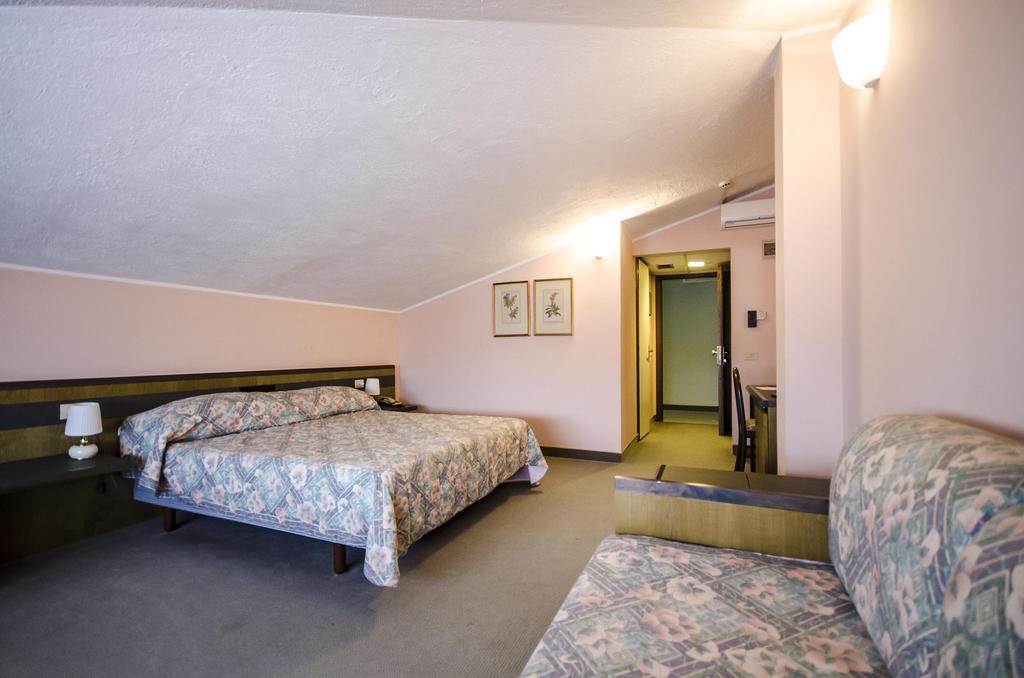 Hotel Torre Del Sole Tarquinia Zimmer foto