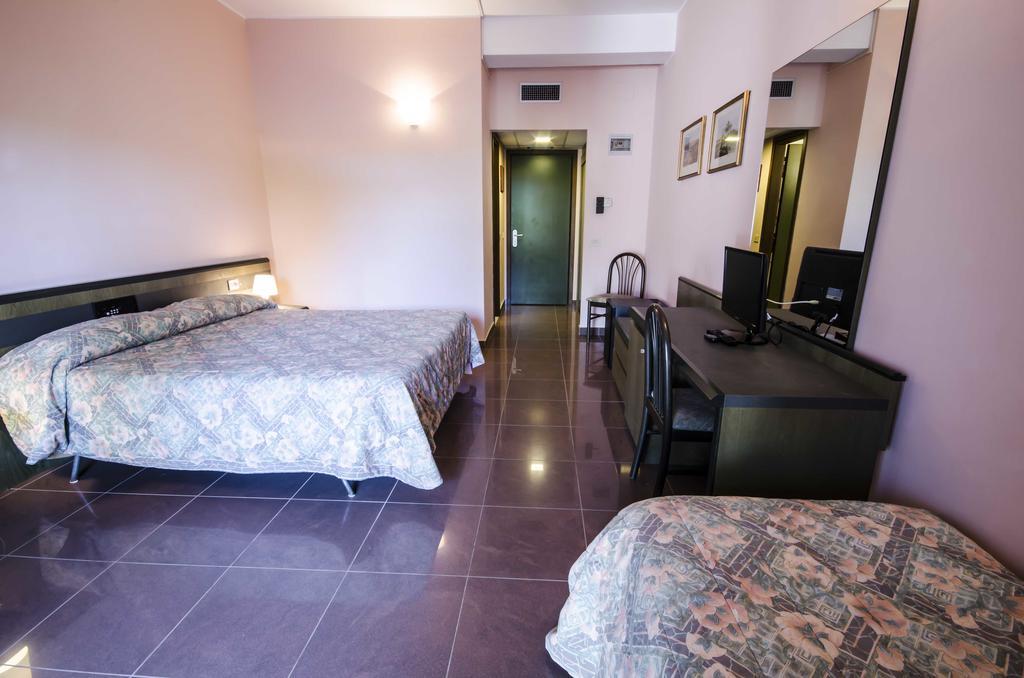 Hotel Torre Del Sole Tarquinia Exterior foto