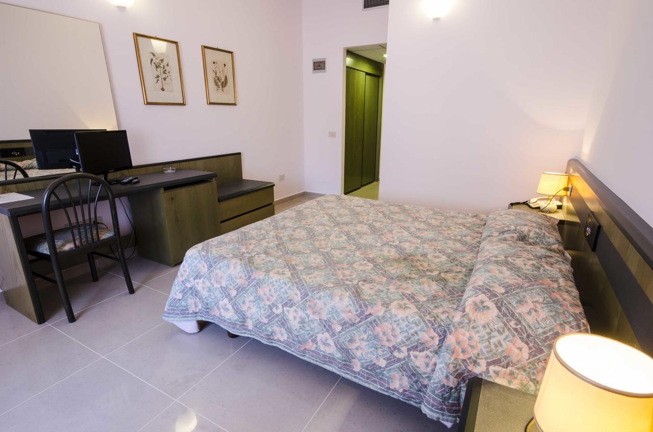 Hotel Torre Del Sole Tarquinia Exterior foto