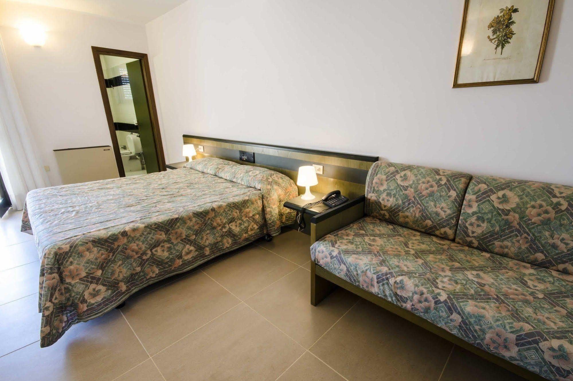 Hotel Torre Del Sole Tarquinia Exterior foto